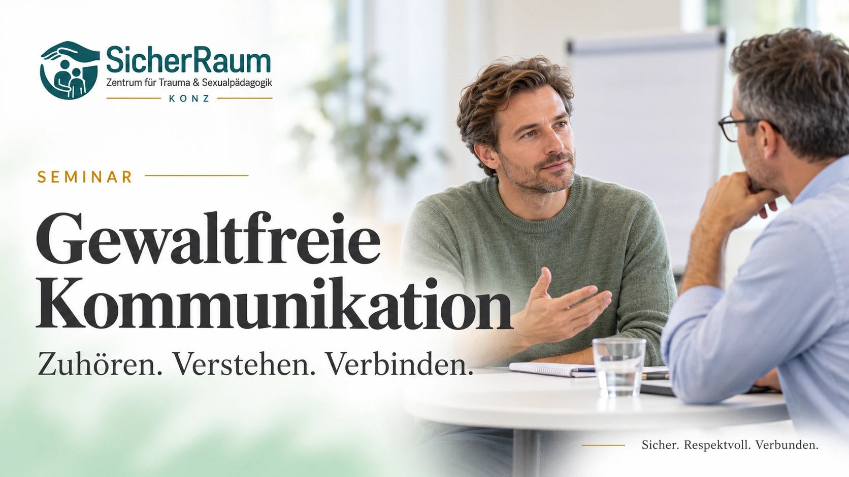 Seminar Gewaltfreie Kommunikation: Zwei Fachkräfte im aufmerksamen Gespräch auf Augenhöhe.